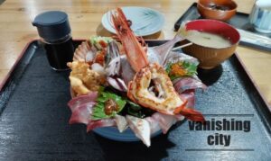 こんなに安くていいの!? 「塩湯」で食べた超豪華海鮮丼