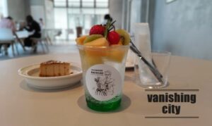 「10 COFFEE BREWERS」のカラフルドリンク