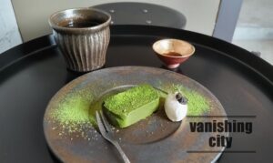 コーヒースタンドに併設のカフェ「1969's space」