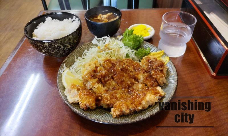 トキハ裏の老舗とんかつ店「カツトミ」