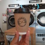 コインランドリー併設のコーヒースタンド「LARS AND WASCHEN」