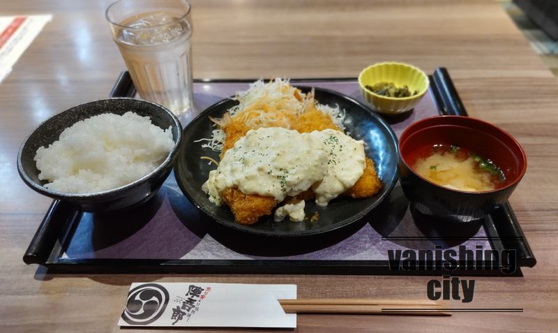 セントポルタ中央町の居酒屋「炙り家陣吾郎」のランチ