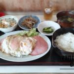 南大分「かすが食堂」のハムエッグ定食