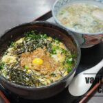 衝撃のボリューム! 「総本家手打うどん博士」の特製うどん