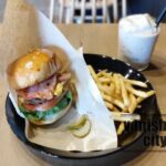 「AN/ON BURGUER」のベーコンチーズバーガー