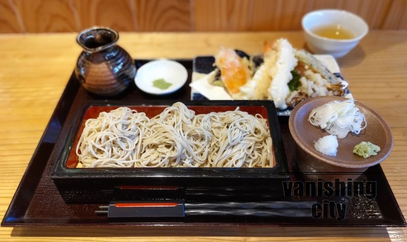 こだわりの手打ち蕎麦店「そば会」で食べた天せいろ